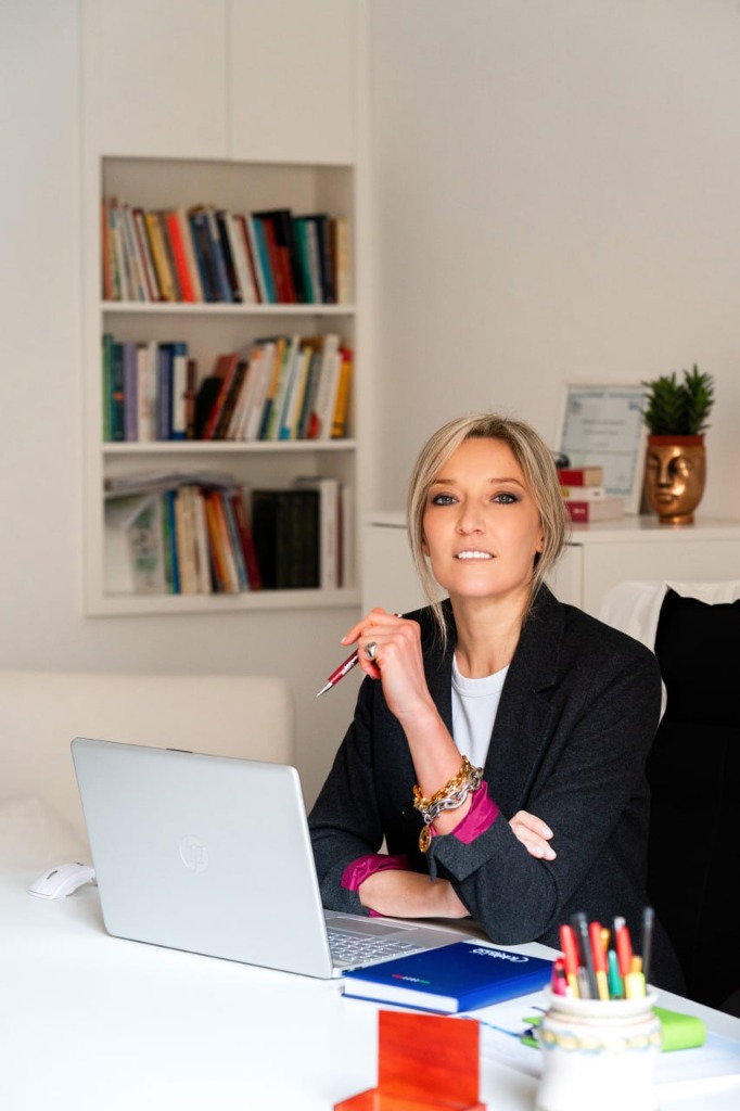 Dott.ssa Emanuela Valenzano nel suo studio - Biologa Nutrizionista